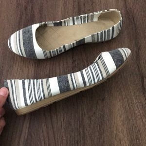 Basic Editions Striped White Gray Flats